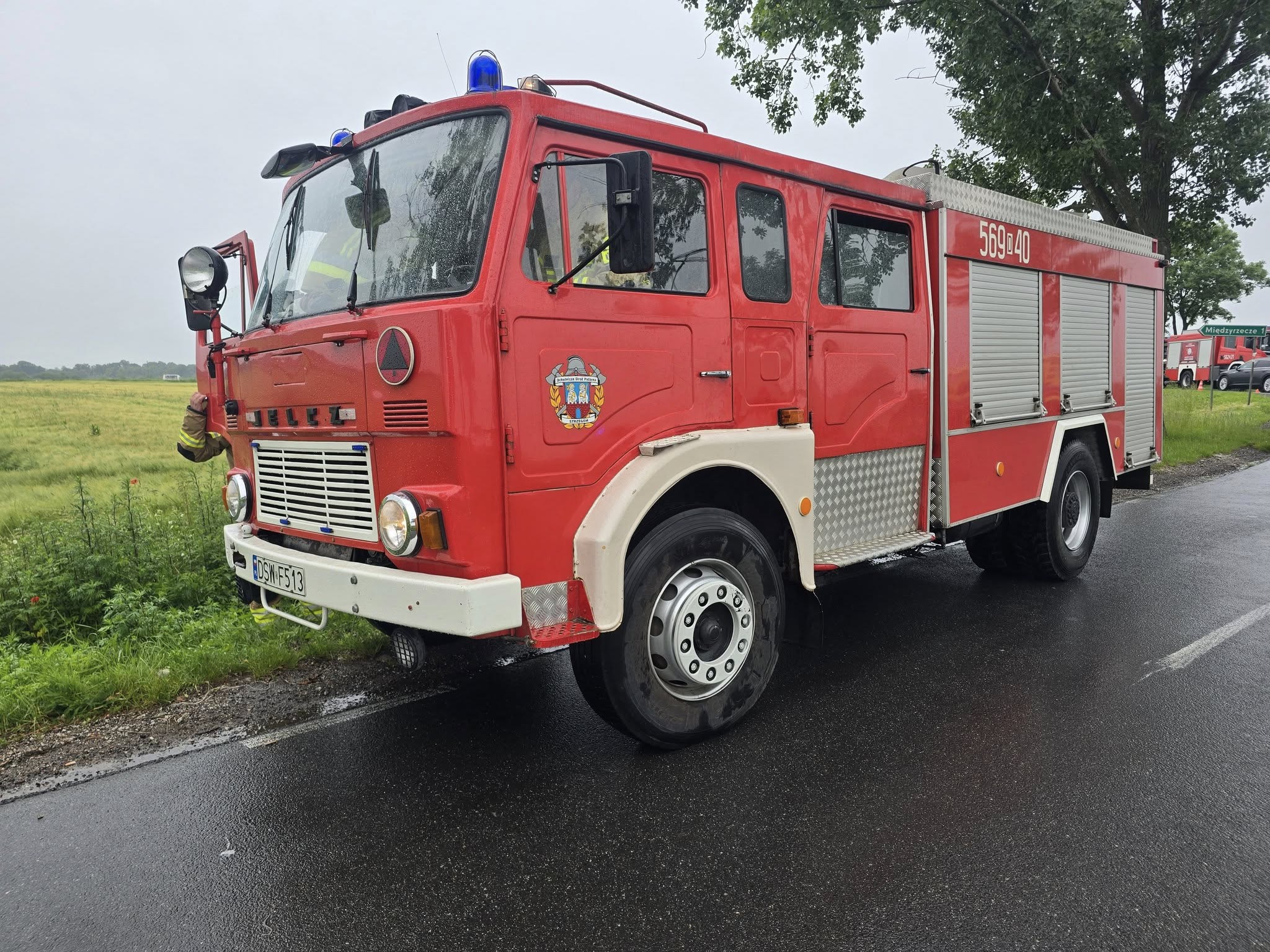 Dwie osoby poszkodowane w zdarzeniu drogowym na drodze nr 382 między Strzegomiem a Świdnicą [FOTO] 